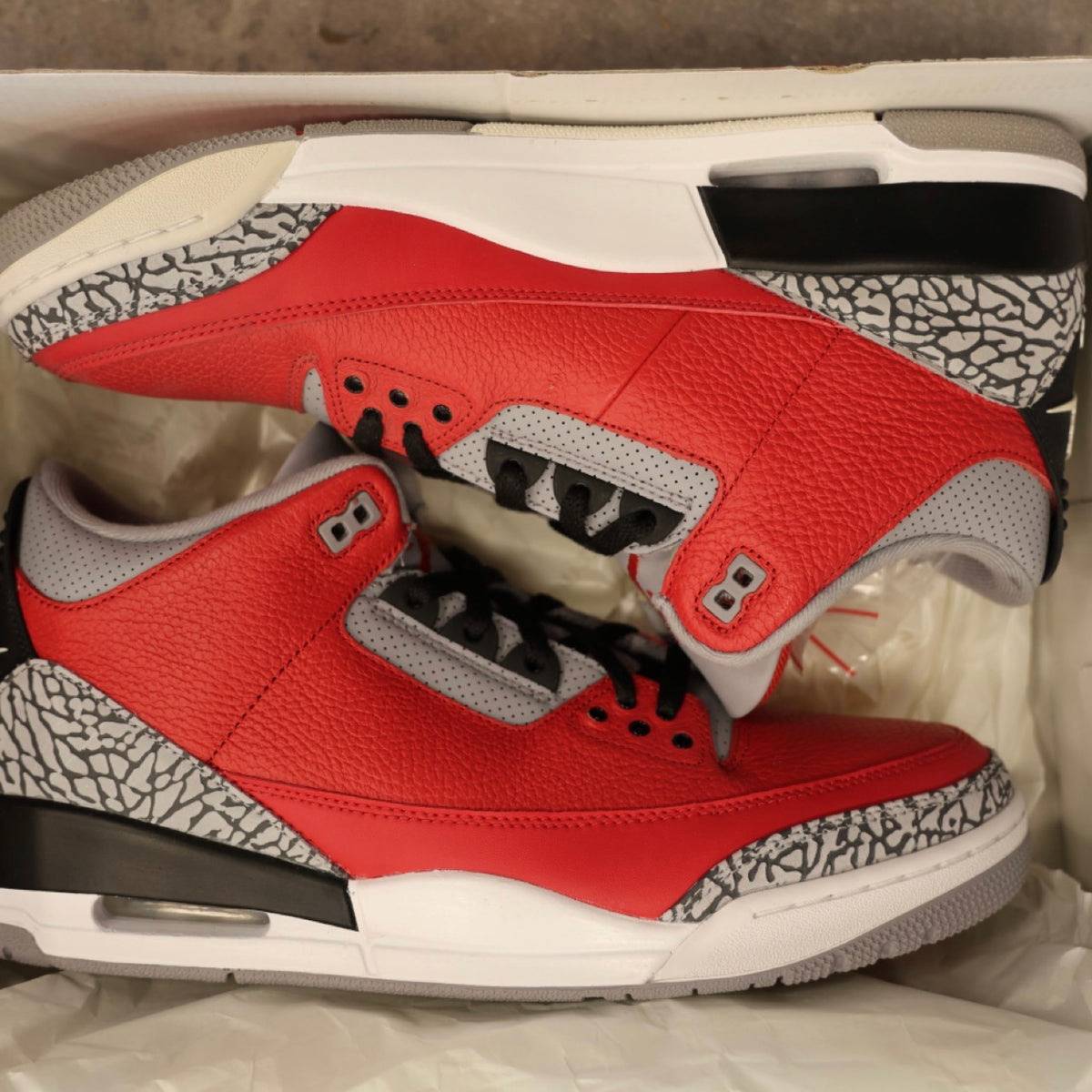 Jordan 3 Toro Red