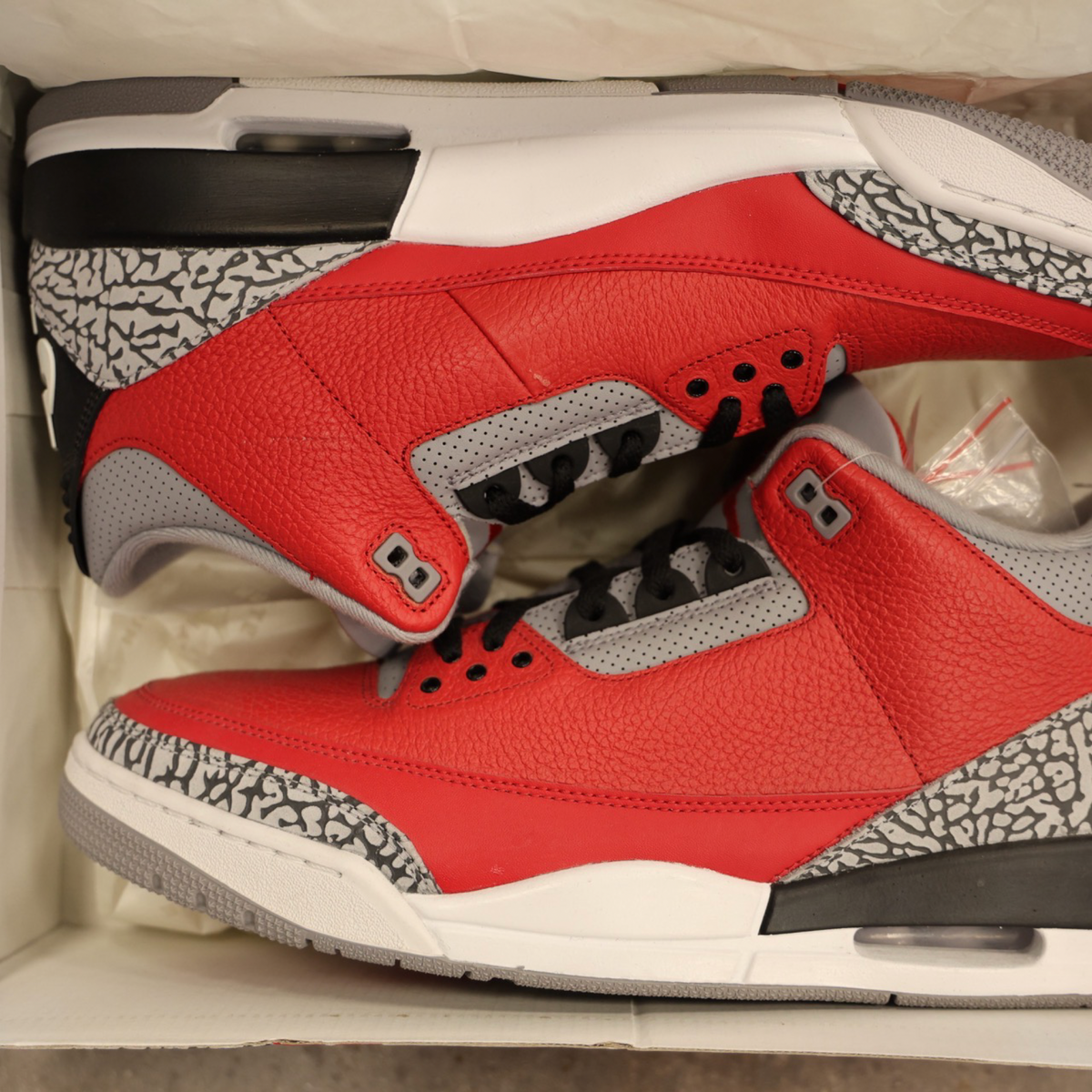 Jordan 3 Toro Red